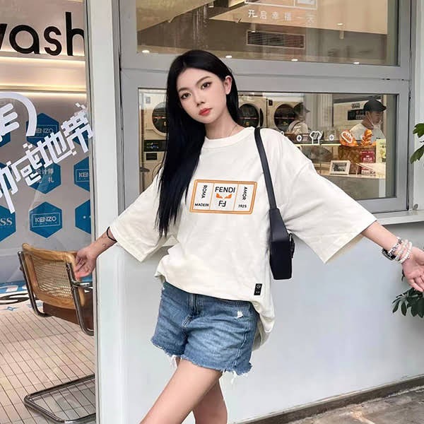 希少 フェンディ 偽物 バッグ バグズ 半袖Tシャツ few26931
